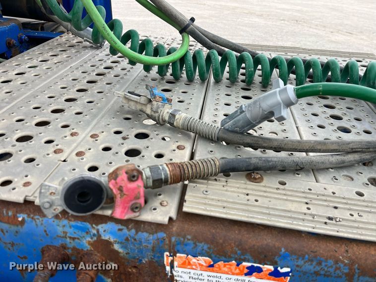 image for item DP2197 2006 Freightliner FLD120 semi truck