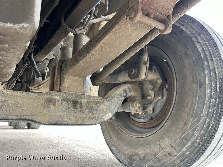 image for item DP2197 2006 Freightliner FLD120 semi truck