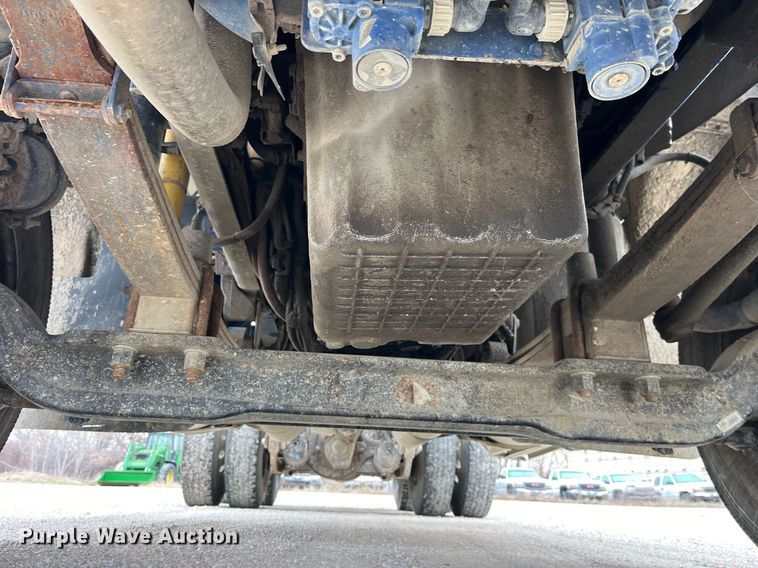 image for item DP2197 2006 Freightliner FLD120 semi truck