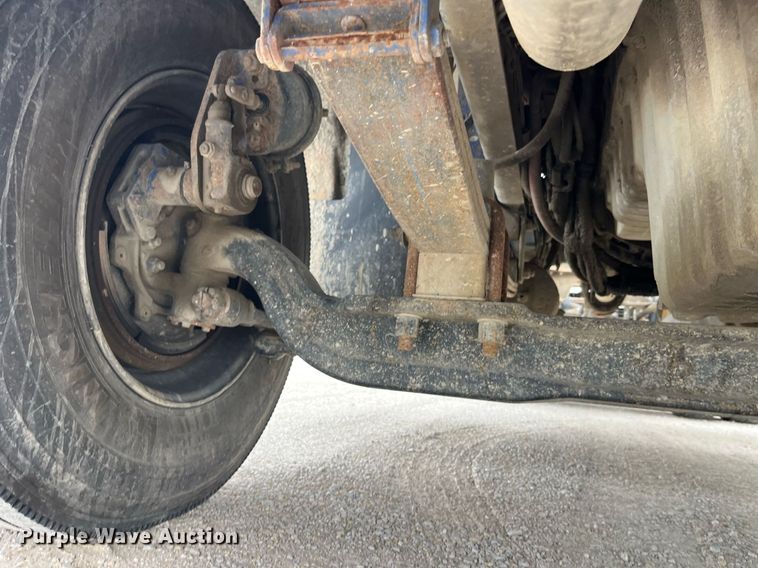 image for item DP2197 2006 Freightliner FLD120 semi truck