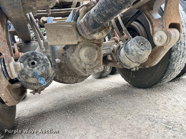 image for item DP2197 2006 Freightliner FLD120 semi truck