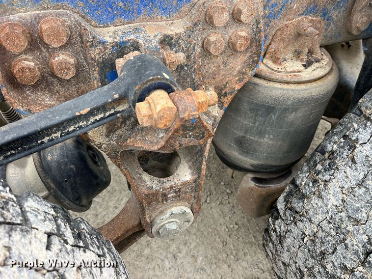 image for item DP2197 2006 Freightliner FLD120 semi truck