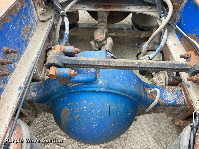 image for item DP2197 2006 Freightliner FLD120 semi truck