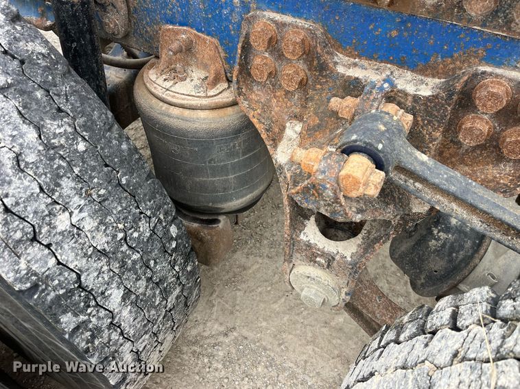 image for item DP2197 2006 Freightliner FLD120 semi truck