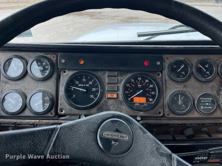 image for item DP2197 2006 Freightliner FLD120 semi truck