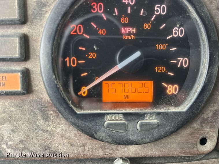 image for item DP2197 2006 Freightliner FLD120 semi truck