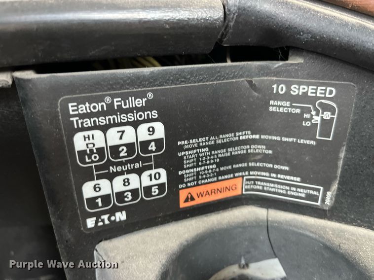 image for item DP2197 2006 Freightliner FLD120 semi truck