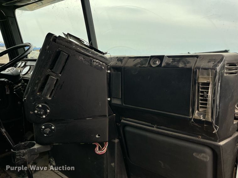 image for item DP2197 2006 Freightliner FLD120 semi truck