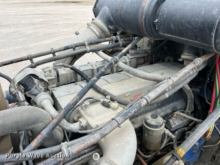 image for item DP2197 2006 Freightliner FLD120 semi truck