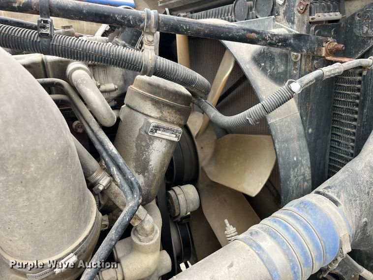 image for item DP2197 2006 Freightliner FLD120 semi truck