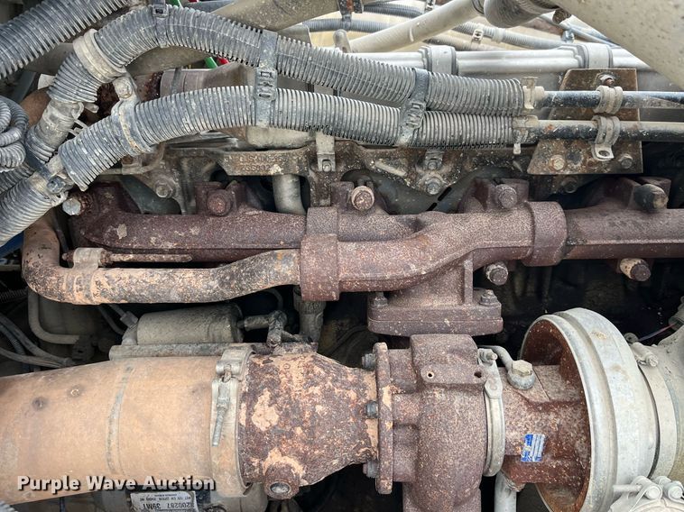 image for item DP2197 2006 Freightliner FLD120 semi truck