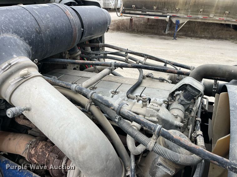 image for item DP2197 2006 Freightliner FLD120 semi truck