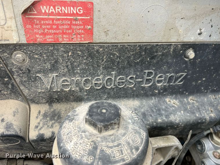 image for item DP2197 2006 Freightliner FLD120 semi truck