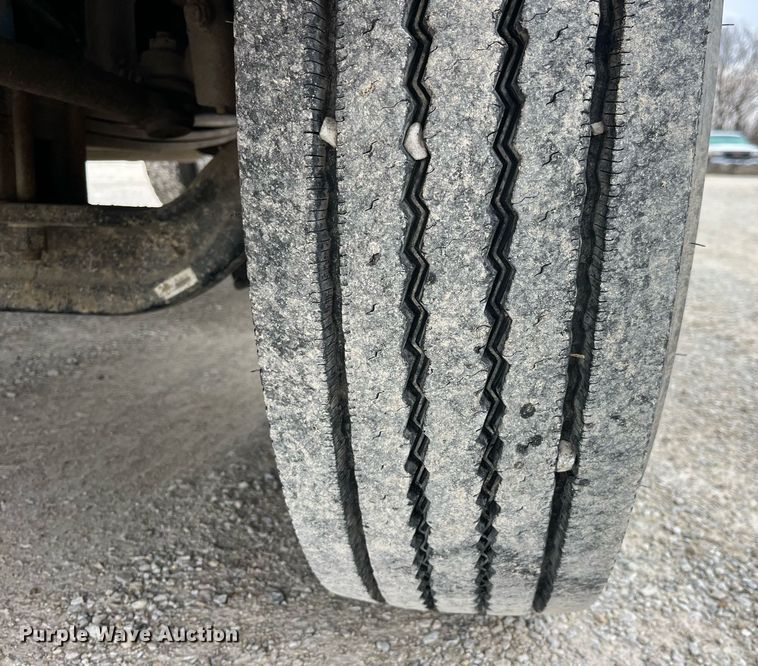 image for item DP2197 2006 Freightliner FLD120 semi truck