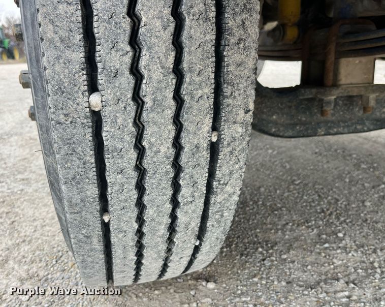 image for item DP2197 2006 Freightliner FLD120 semi truck