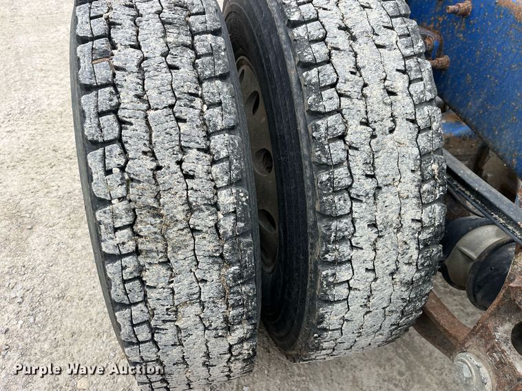 image for item DP2197 2006 Freightliner FLD120 semi truck