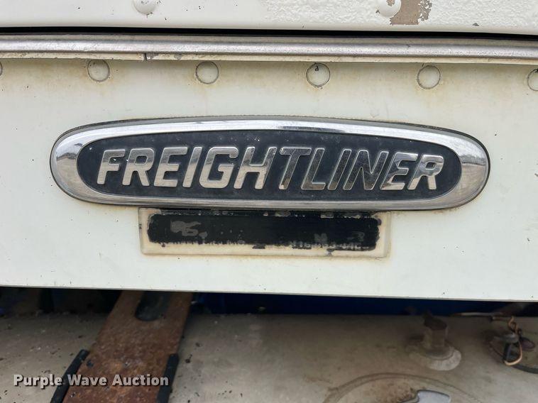 image for item DP2197 2006 Freightliner FLD120 semi truck