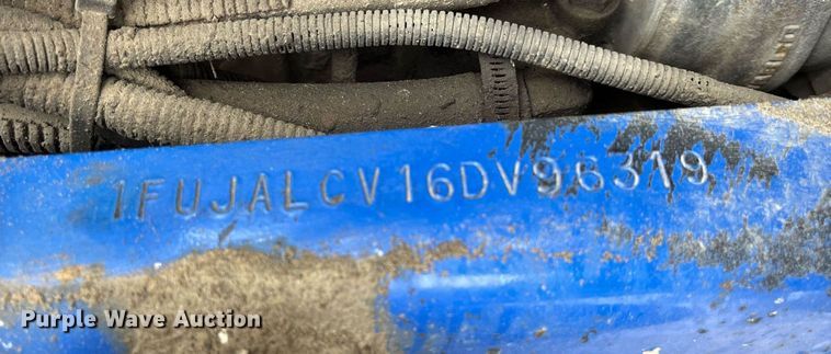 image for item DP2197 2006 Freightliner FLD120 semi truck