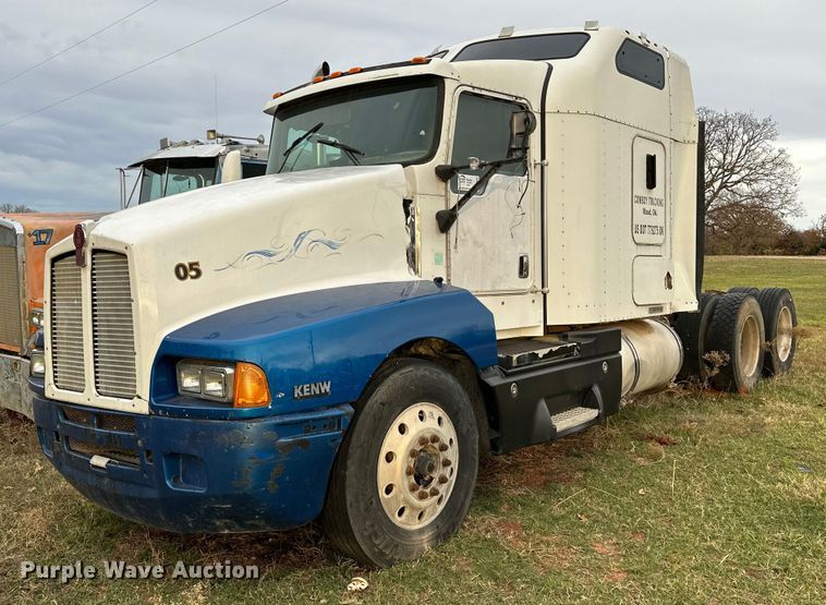 image for item DP3265 2003 Kenworth  T600 semi truck