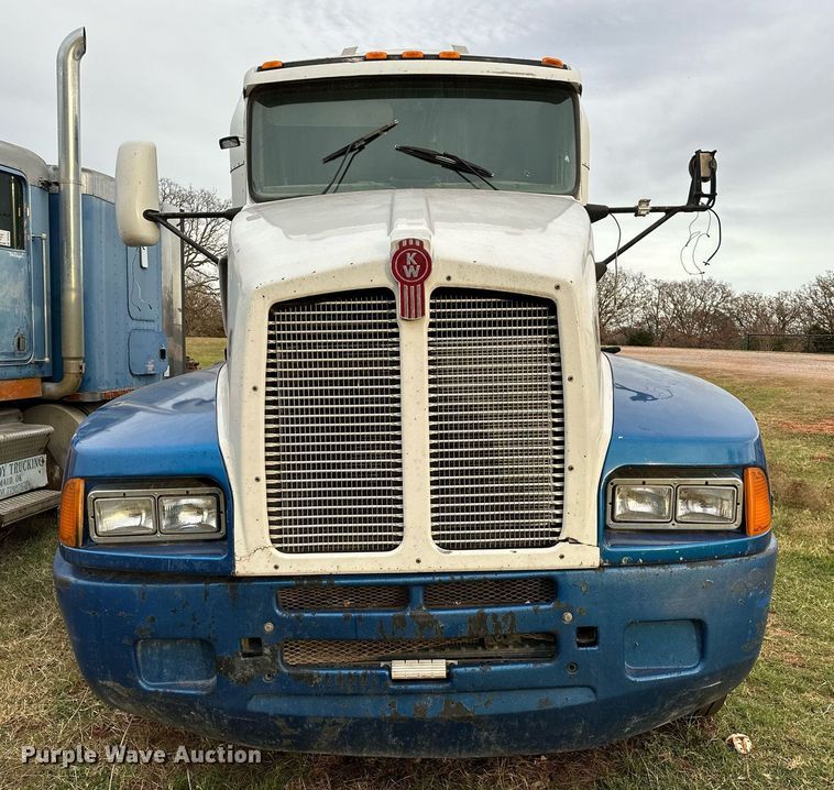 image for item DP3265 2003 Kenworth  T600 semi truck