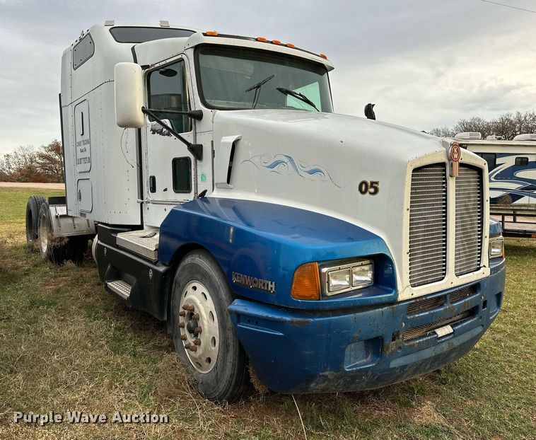 image for item DP3265 2003 Kenworth  T600 semi truck