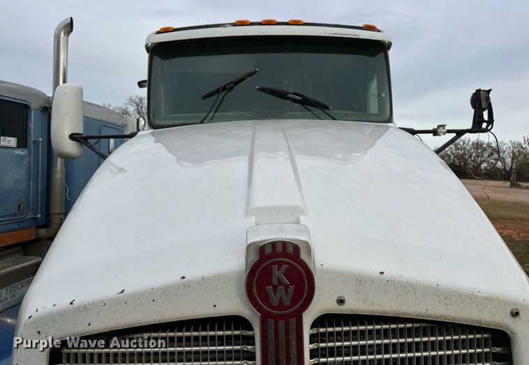 image for item DP3265 2003 Kenworth  T600 semi truck