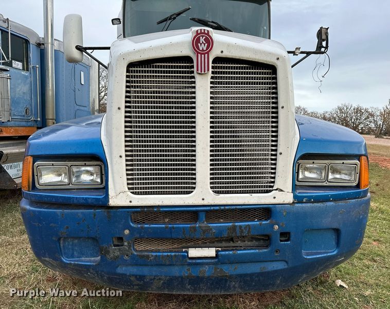 image for item DP3265 2003 Kenworth  T600 semi truck