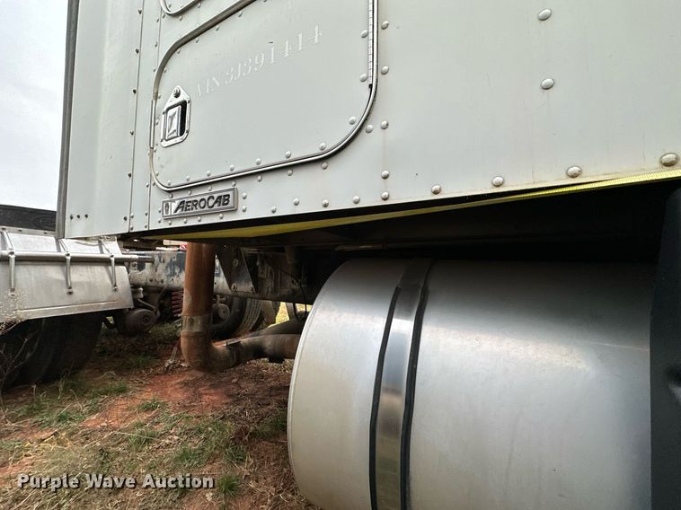 image for item DP3265 2003 Kenworth  T600 semi truck