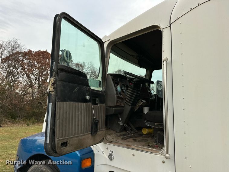 image for item DP3265 2003 Kenworth  T600 semi truck
