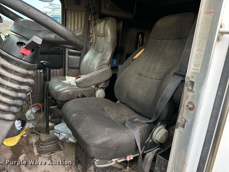 image for item DP3265 2003 Kenworth  T600 semi truck