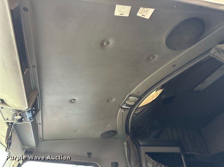 image for item DP3265 2003 Kenworth  T600 semi truck