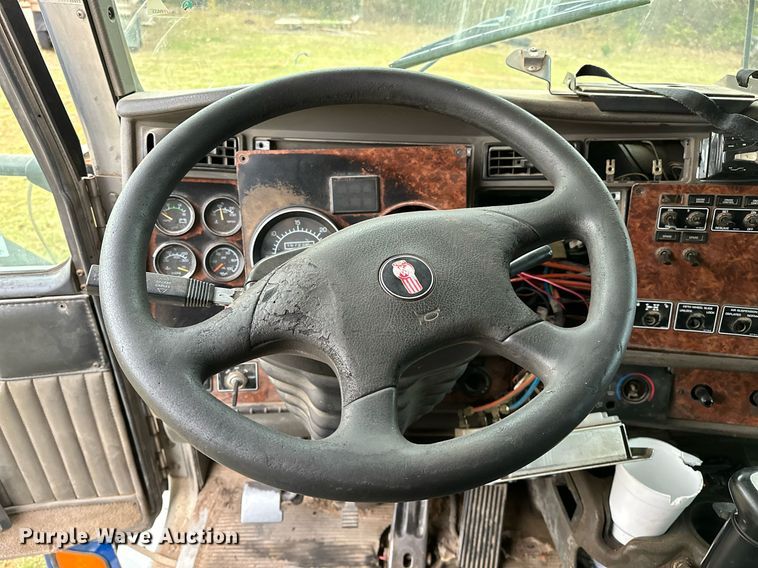 image for item DP3265 2003 Kenworth  T600 semi truck
