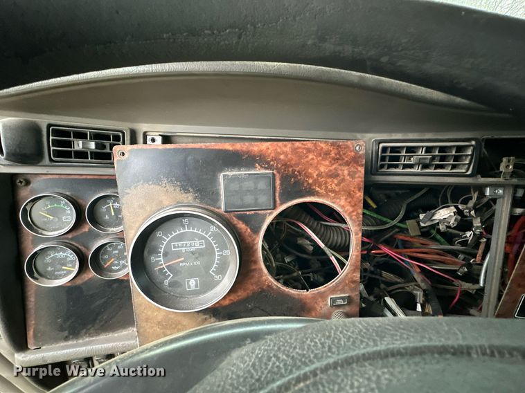 image for item DP3265 2003 Kenworth  T600 semi truck