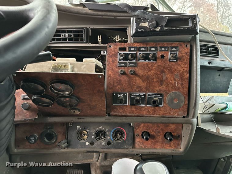 image for item DP3265 2003 Kenworth  T600 semi truck