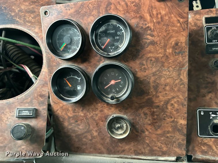 image for item DP3265 2003 Kenworth  T600 semi truck