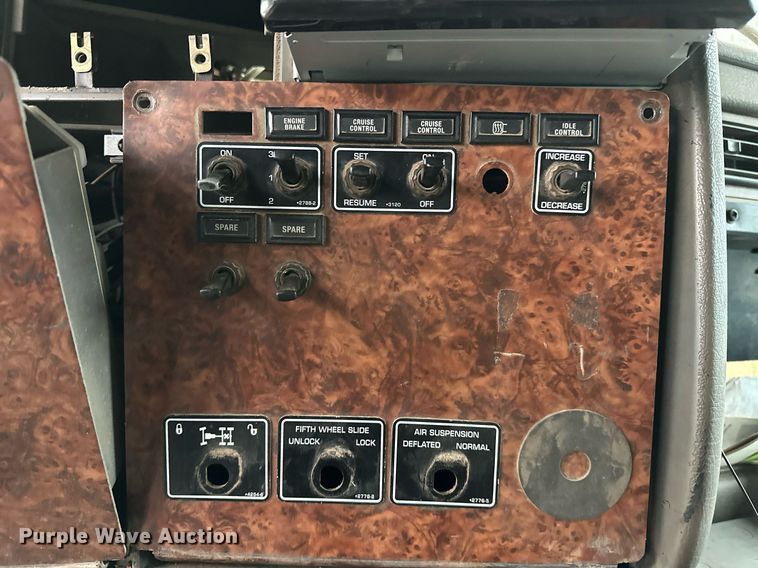 image for item DP3265 2003 Kenworth  T600 semi truck