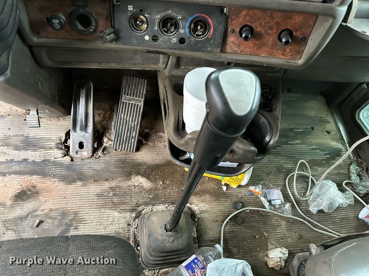 image for item DP3265 2003 Kenworth  T600 semi truck