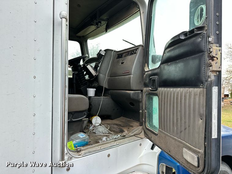 image for item DP3265 2003 Kenworth  T600 semi truck