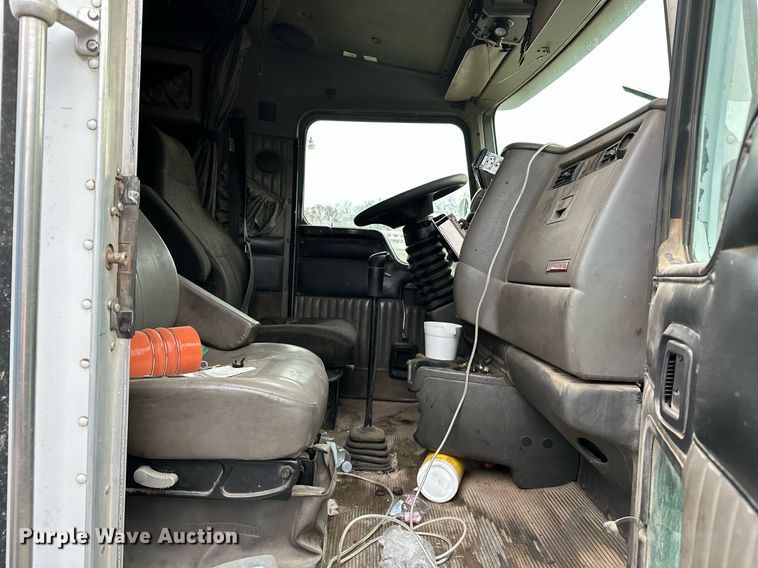 image for item DP3265 2003 Kenworth  T600 semi truck