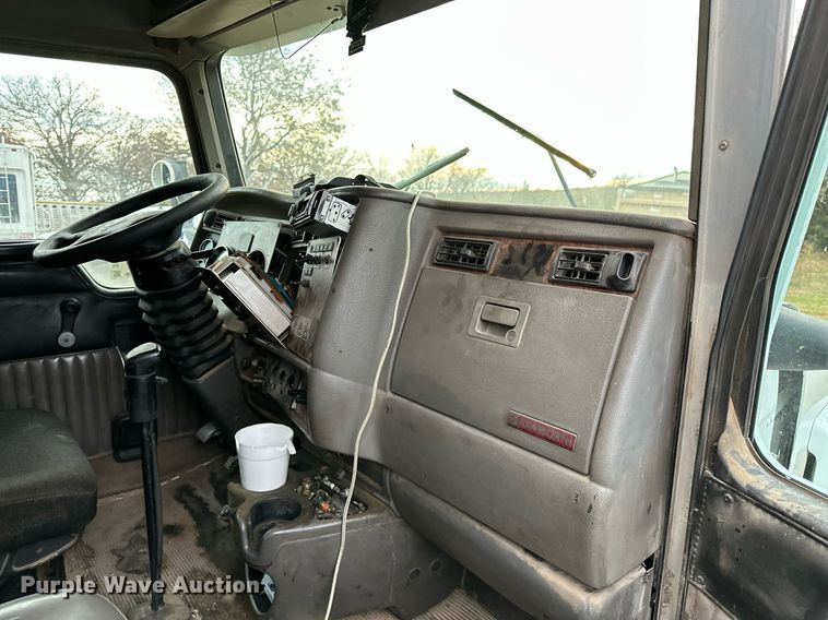 image for item DP3265 2003 Kenworth  T600 semi truck