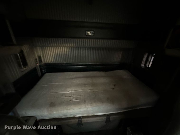 image for item DP3265 2003 Kenworth  T600 semi truck