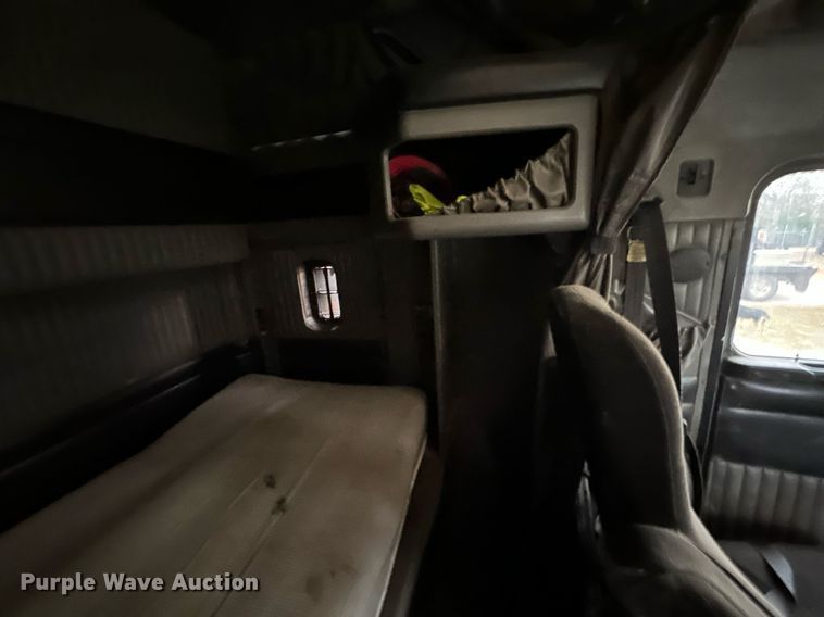 image for item DP3265 2003 Kenworth  T600 semi truck