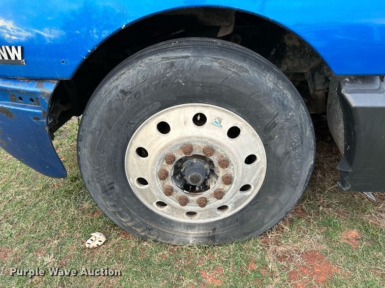 image for item DP3265 2003 Kenworth  T600 semi truck