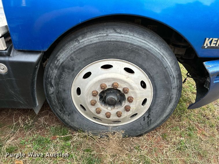 image for item DP3265 2003 Kenworth  T600 semi truck