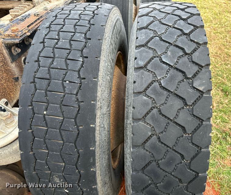 image for item DP3265 2003 Kenworth  T600 semi truck