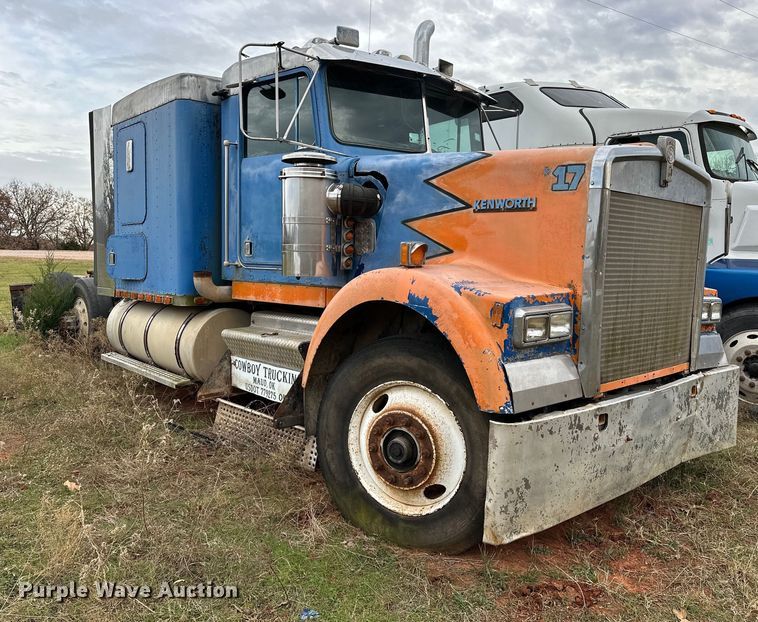 image for item DP3266 1993 Kenworth  W900 semi truck