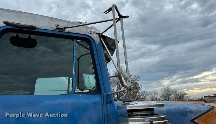 image for item DP3266 1993 Kenworth  W900 semi truck