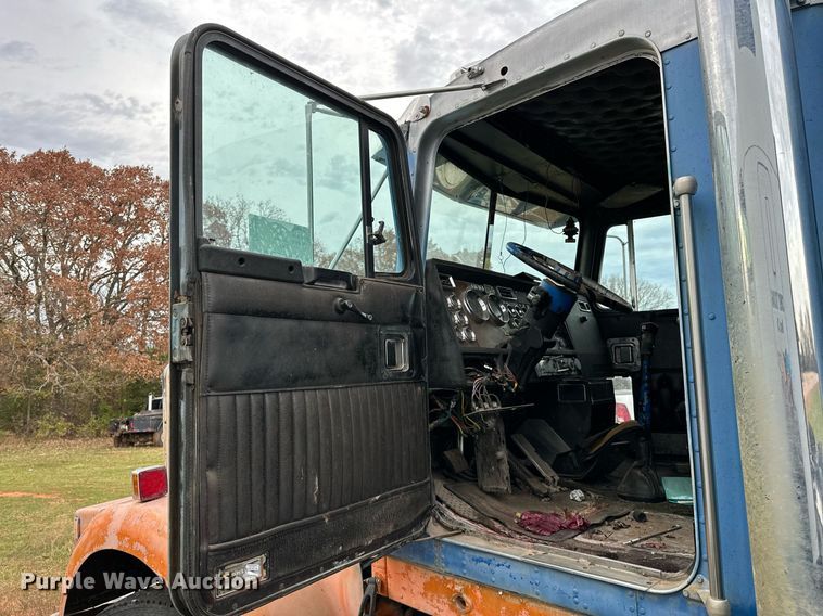 image for item DP3266 1993 Kenworth  W900 semi truck