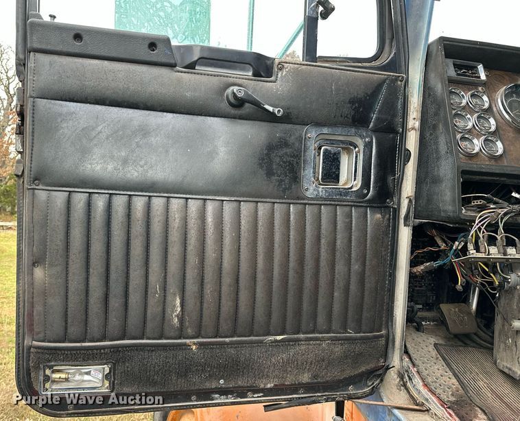 image for item DP3266 1993 Kenworth  W900 semi truck