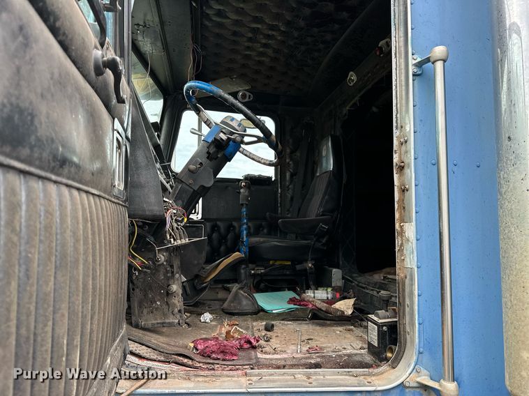 image for item DP3266 1993 Kenworth  W900 semi truck